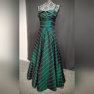 Authentic Vintage 1940s Emerald Green Evening Gown, Size 6/8, by Blanes London